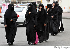 women-in-abayas-crossing-street